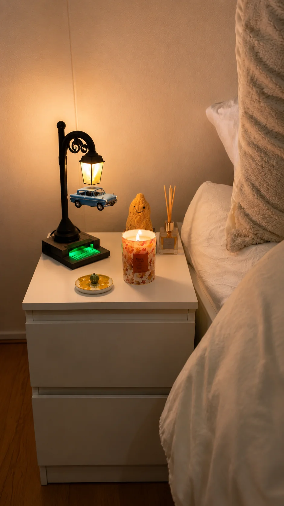 ✨ Magnetic Floating Magic Lamp – Levitating Light, Enchanted Glow